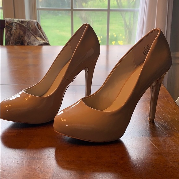 Heels - Picture 3 of 3